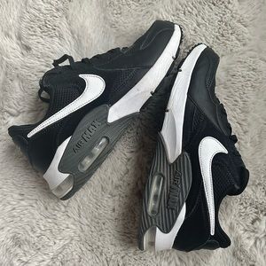Nike women’s air max shoes size 9 black